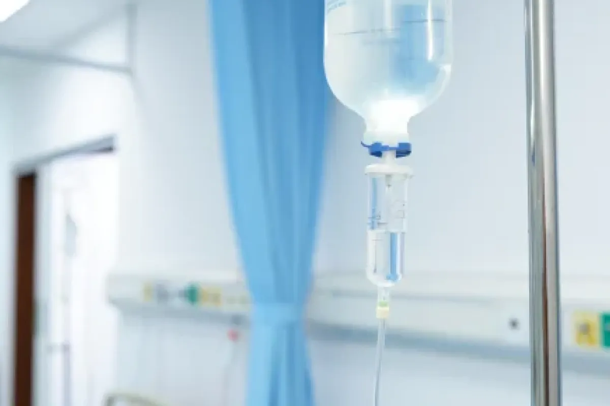 Медицинская капельница в клинике